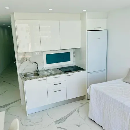 Cristianos Must-see Beachfront Apartment, Stunning Views In Tenerife Daire