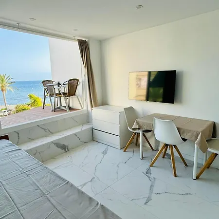 Cristianos Must-see Beachfront Apartment, Stunning Views In Tenerife Daire