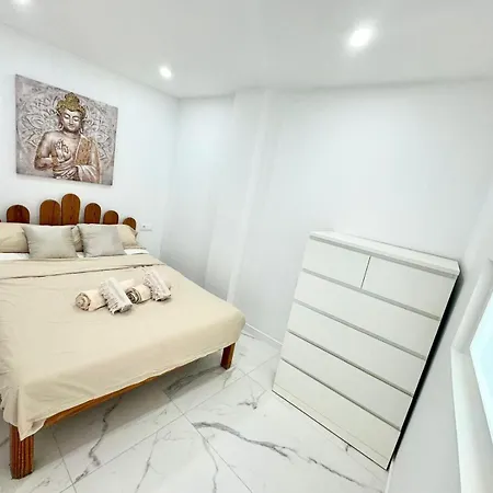 Daire Cristianos Must-see Beachfront Apartment, Stunning Views In Tenerife Los Cristianos (Tenerife)