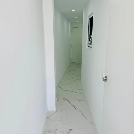 Cristianos Must-see Beachfront Apartment, Stunning Views In Tenerife Appartamento