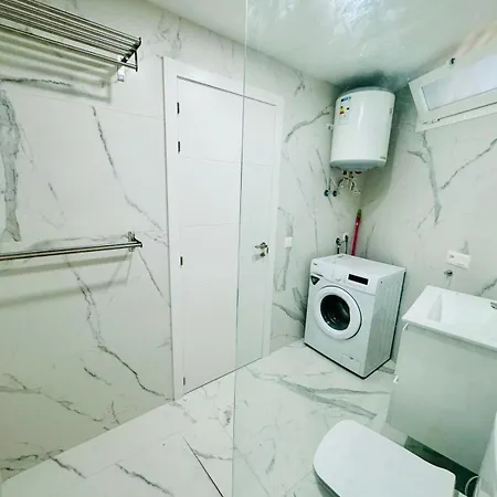 Cristianos Must-see Beachfront Apartment, Stunning Views In Tenerife Appartamento