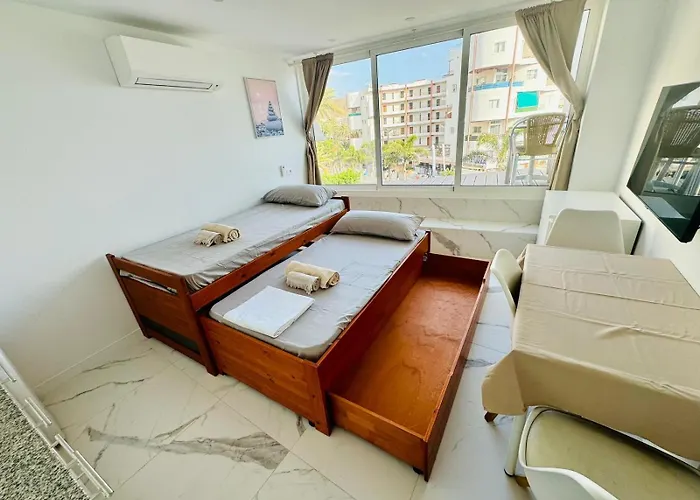 Cristianos Must-see Beachfront Apartment, Stunning Views In Tenerife Los Cristianos (Tenerife)