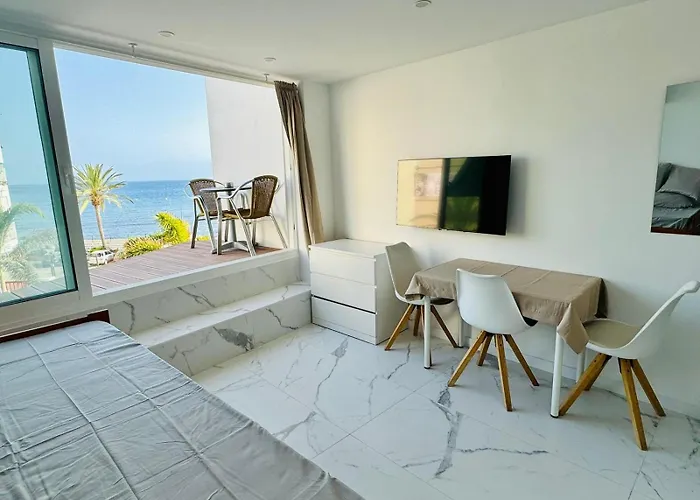 Cristianos Must-see Beachfront Apartment, Stunning Views In Tenerife Appartamento