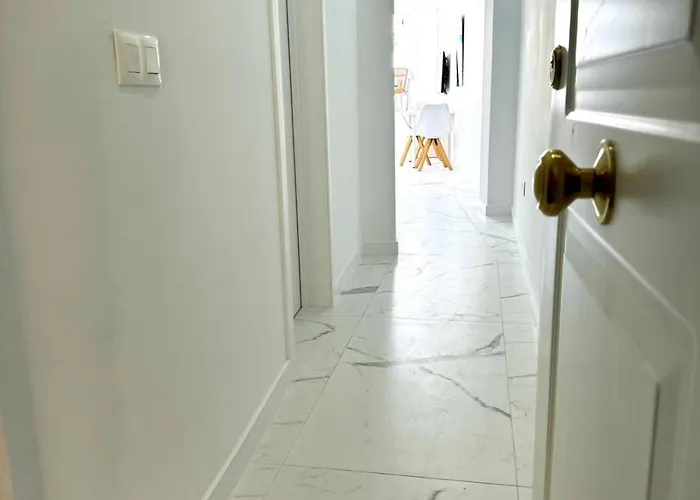 Cristianos Must-see Beachfront Apartment, Stunning Views In Tenerife アパート ロスクリスティアーノス